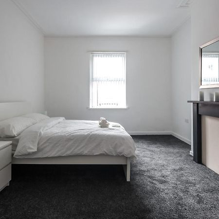 Spacious 4 Bed House In Birmingham, Suitable For Contractors Exterior foto