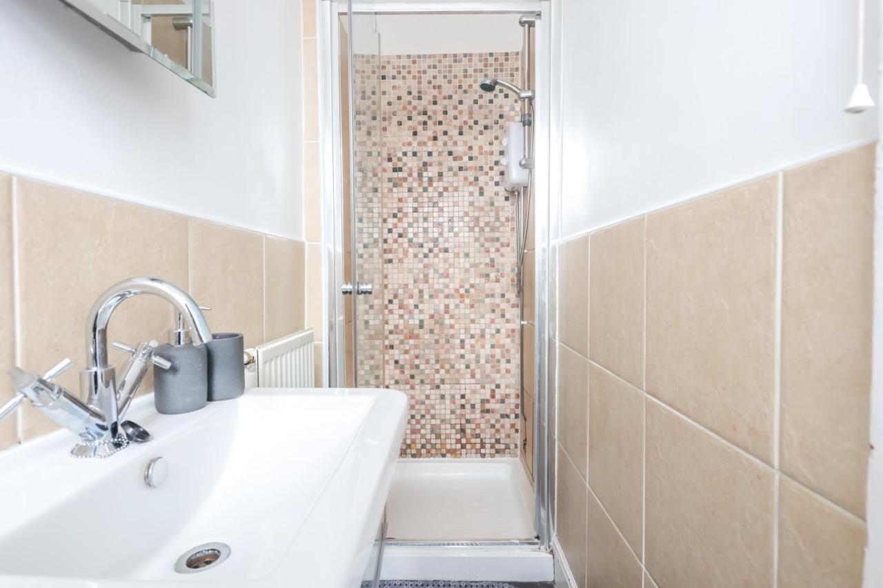 Spacious 4 Bed House In Birmingham, Suitable For Contractors Exterior foto